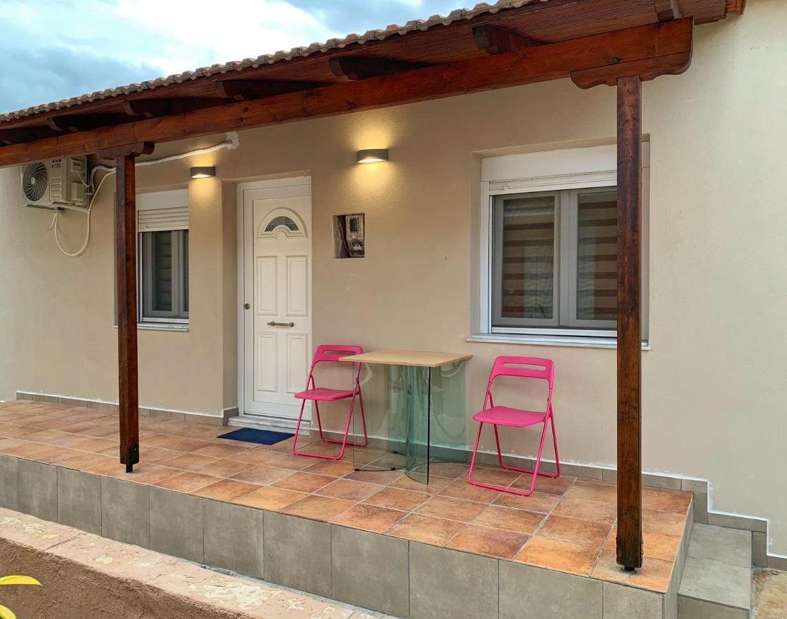 Petite Luxury Urban House Apartamento Trikala  Exterior foto